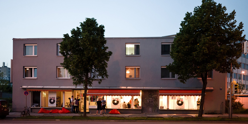 Außenansicht Feierwerk Farbenladen in der Hansastraße 31