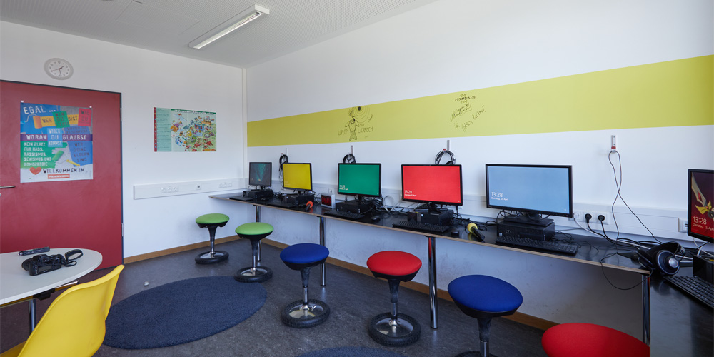 Computerstationen_im_Medienlabor_vom_Feierwerk_Trafixx