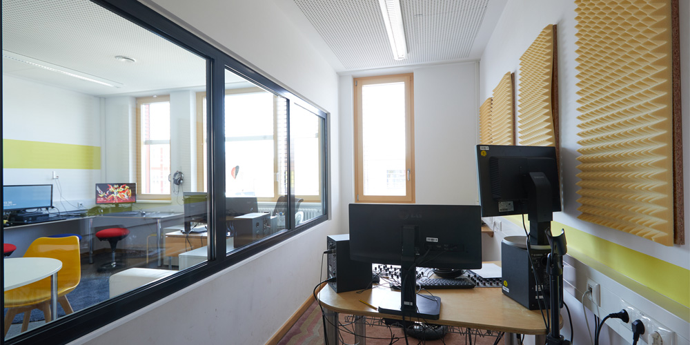 Schnittplatz_im_Medienlabor_vom_Feierwerk_Trafixx