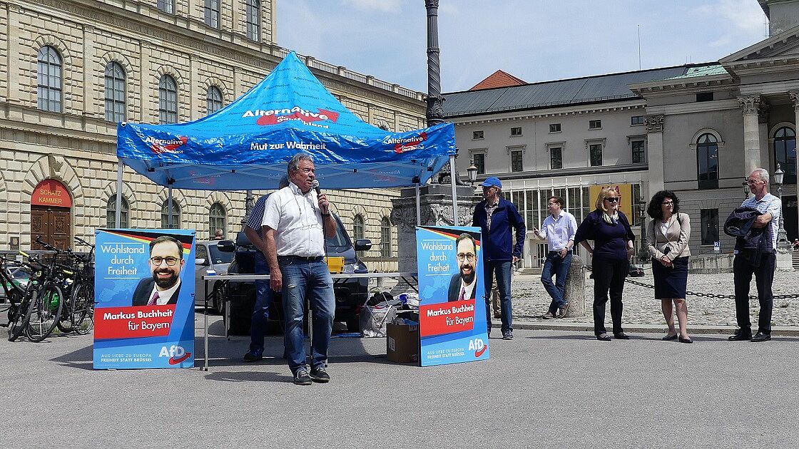 Die AfD München auf Stimmenfang. Foto: Marcus Buschmüller